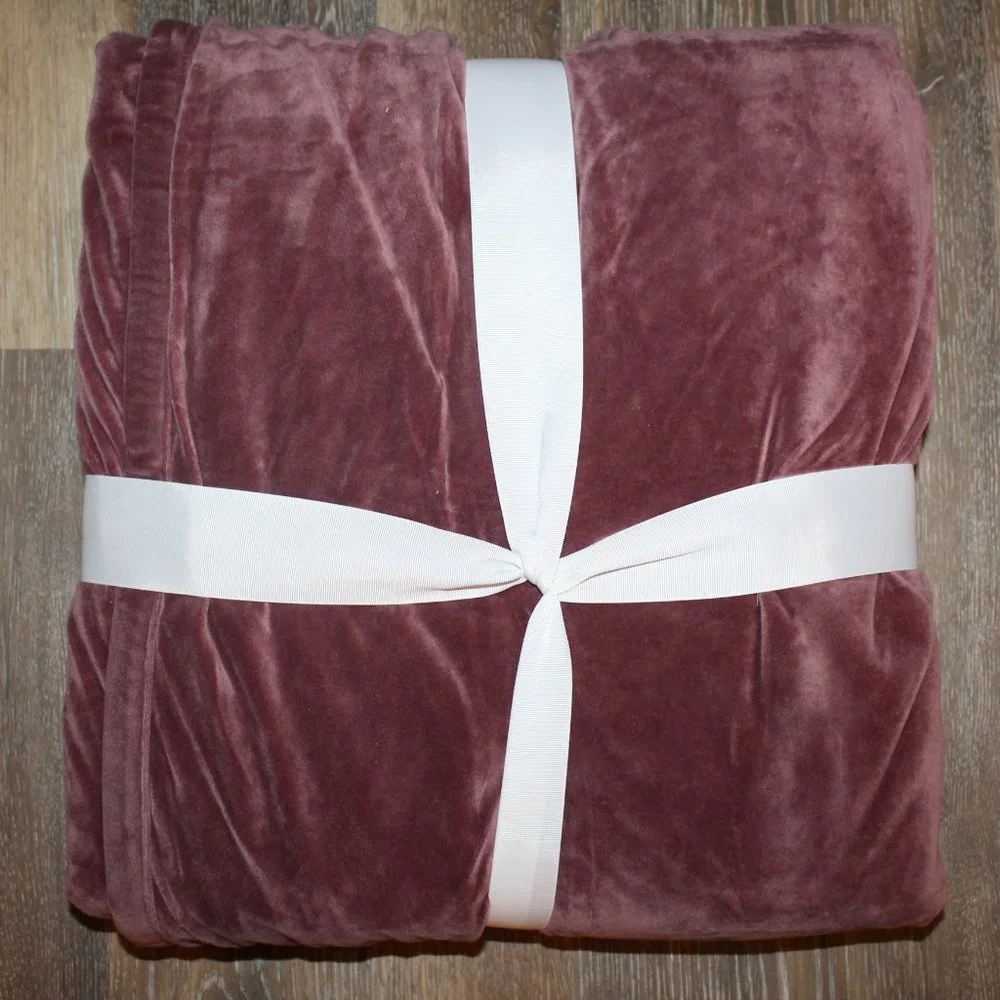 NWT UGG PLUSH SHERPA LINED THROW DUSTY ROSE 50‎ X 70